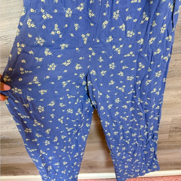 NWT American Eagle Floral Smocked Halter Jumpsuit Blue White Size M - Picture 4 of 11